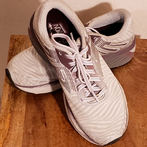 brooks gts 18 size 9